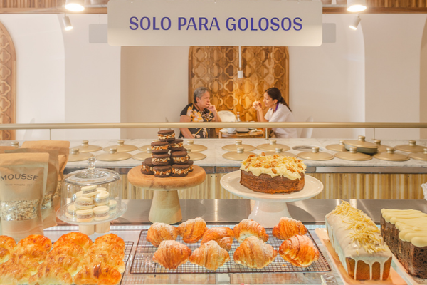 Cosas dulces en Mousse Tortas dulces, medialunas y budines