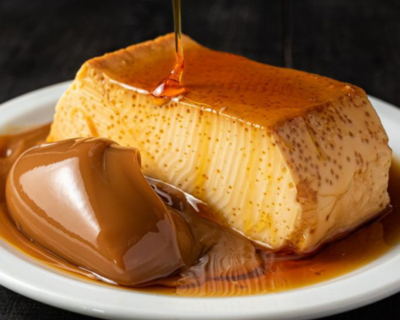 Flan casero con caramelo y dulce de leche